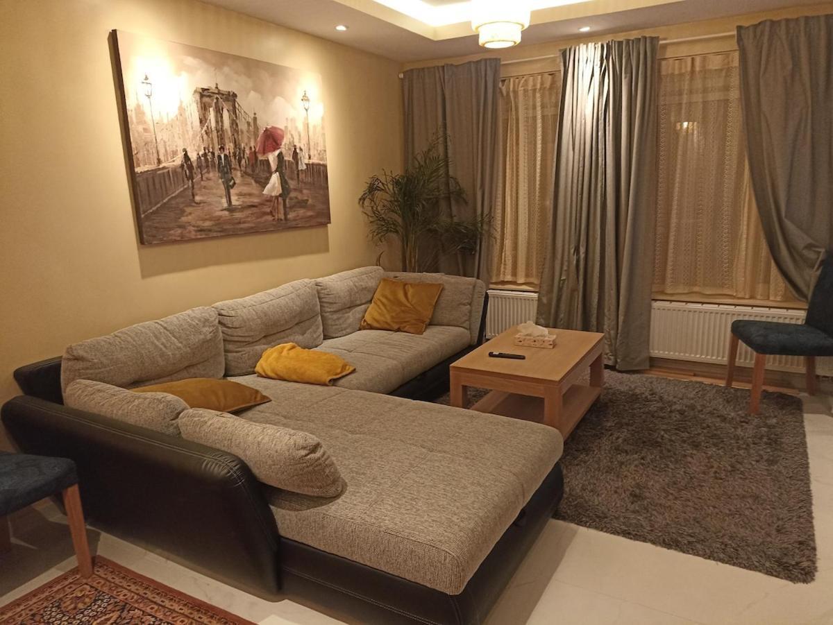 Holiday home Cosy House With 3 And Garden Near *