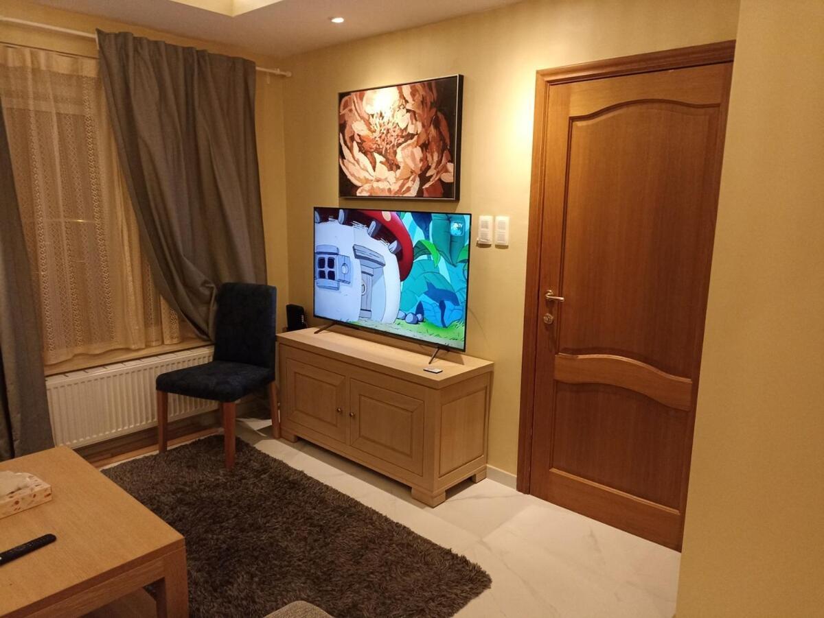 Cosy House With 3 And Garden Near *