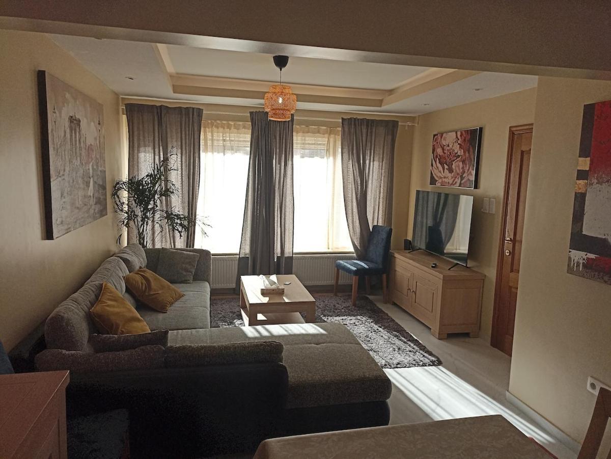 Cosy House With 3 And Garden Near Сasa de vacaciones *